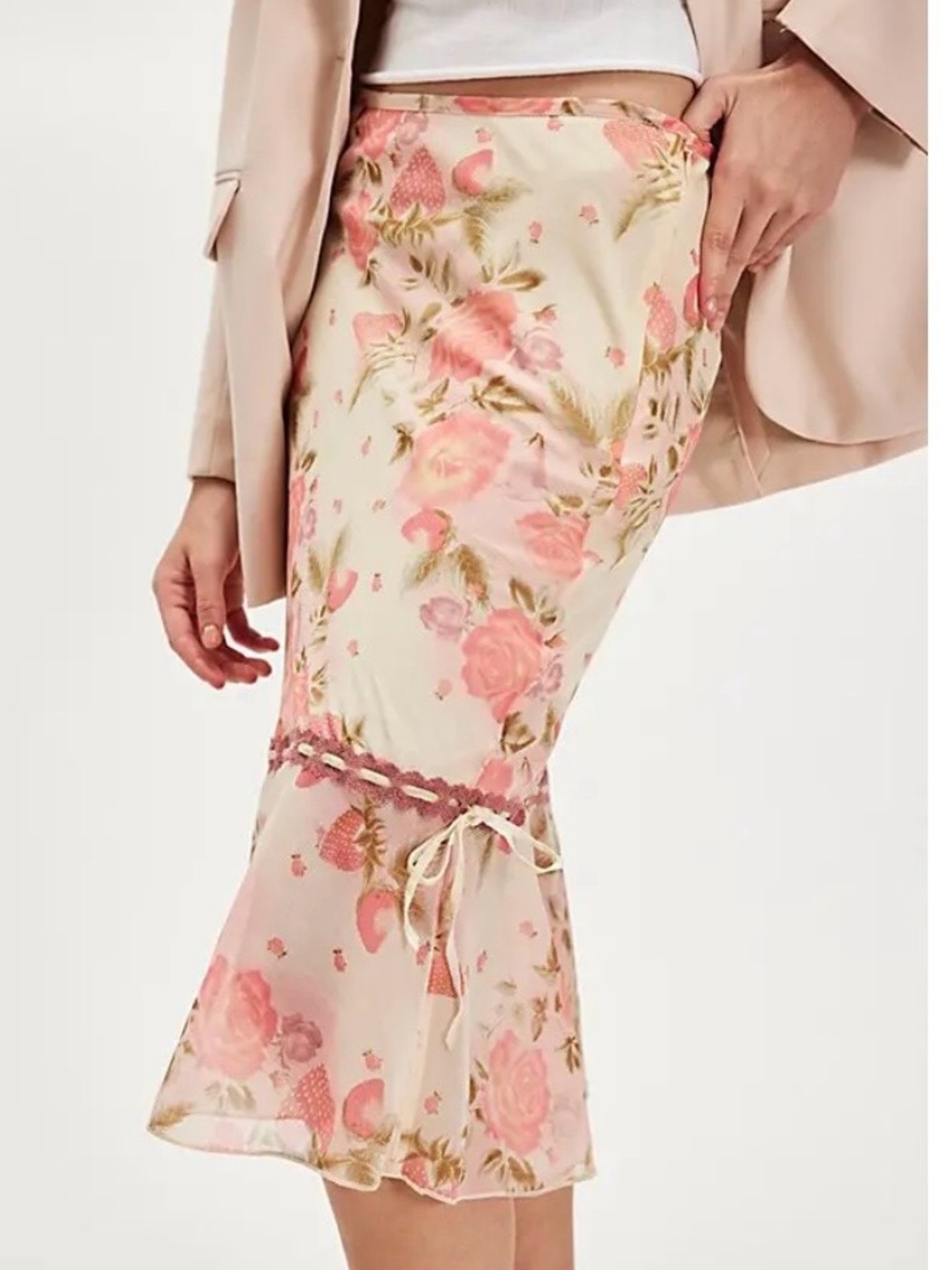 Free People- Romantic Roses Printed Midi Skirt. Size: 4